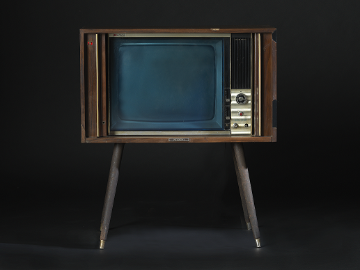 Free-standing television set