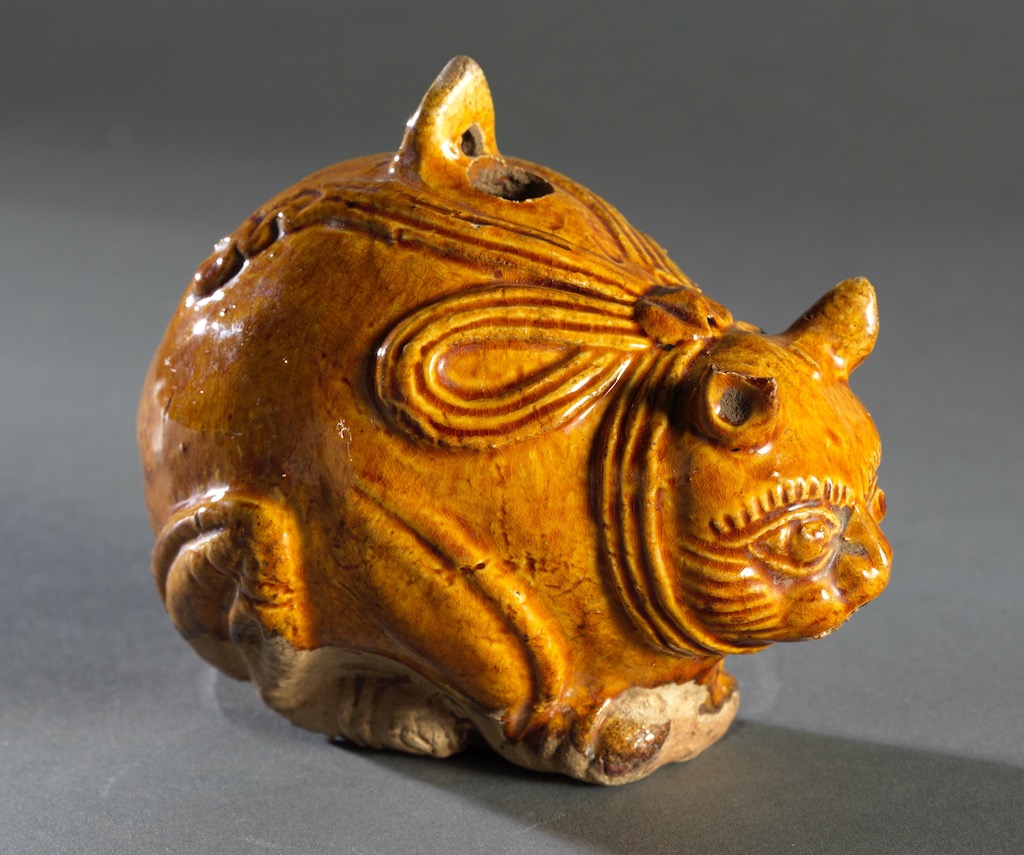 Water-pot in shape of cat in amber glaze
