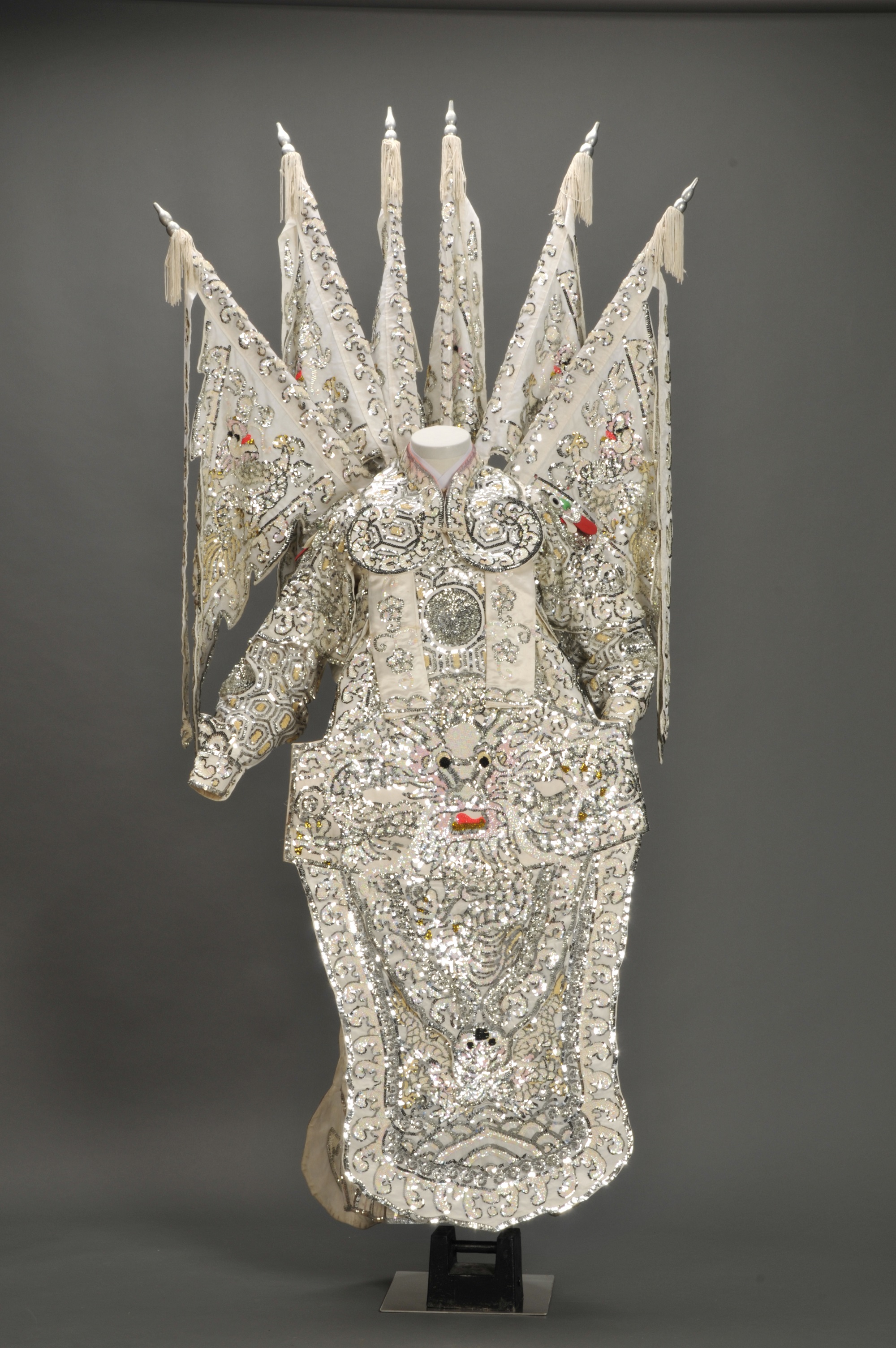 白地银片大靠连靠旗