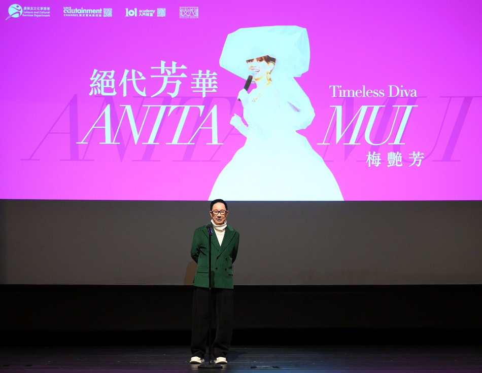 殿堂級時裝及形象設計師劉培基先生在開幕禮致辭。