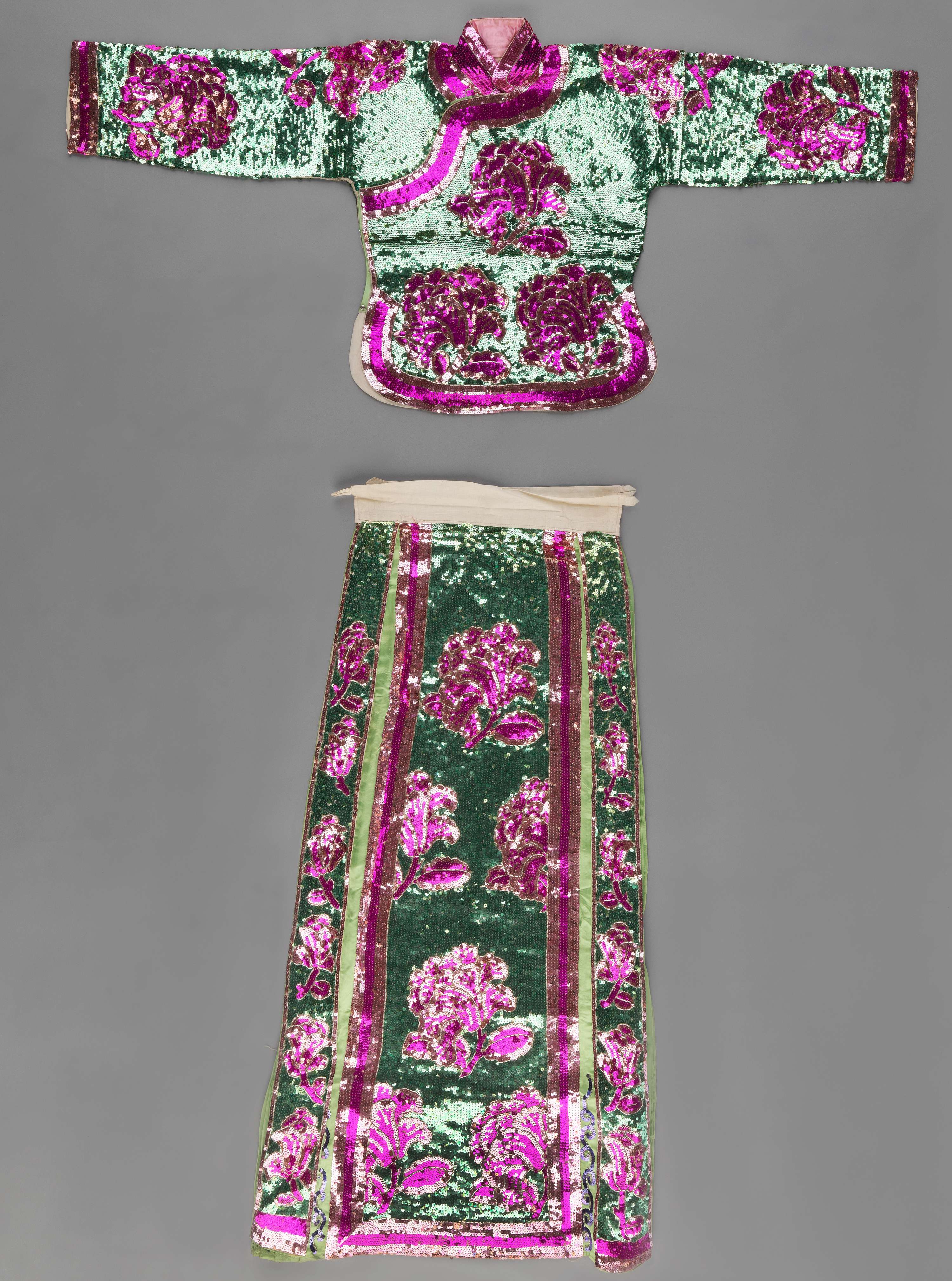 紫绿色珠片袄裙